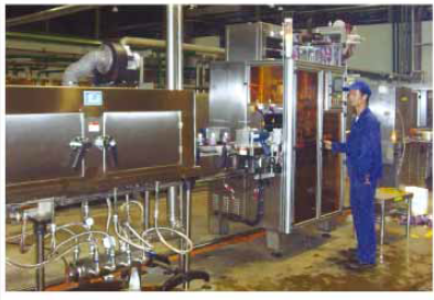 पीव्हीसी आणि पीईटी बाटल्यांसाठी वॉटरप्रूफ आणि रस्टप्रूफ सिक्रीव्ह स्लीव्ह लेबल मशीन