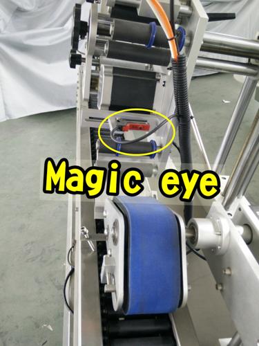 लहान गोल बाटल्यांसाठी हाय स्पीड डेल्टा सर्वो लेबलिंग मोटर ड्रायव्हर शीश लेबलिंग मशीन