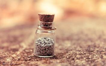 हाय स्पीड एसयूएस 304 इकॉनॉमी स्वयंचलित जार आणि स्टीकर चिकटण्यासाठी बाटल्या शीश लेबलिंग मशीन