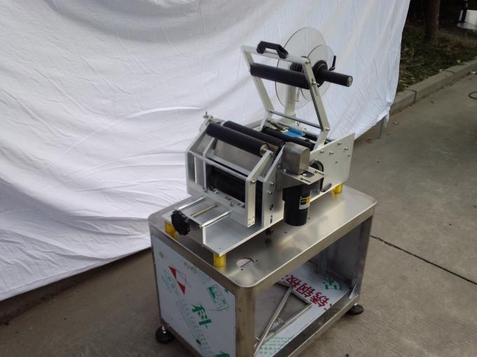 लहान पेनिसिलिन बाटली लेबल स्टिकरसाठी स्वयंचलित स्वयंचलित शीशी लेबलिंग मशीन