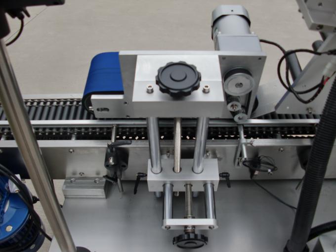 कॉस्मेटिक्ससाठी हाय स्पीड लहान गोल कॅनचे लेबल अ‍ॅडझिव्ह मशीन, डोळ्याच्या काळी बाटलीचे लेबल स्टिकर मशीन