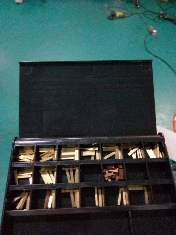 पेजिंग डिव्हाइस आणि कोडिंग मशीनसह लेबल स्वयंचलित डबल साइड स्टिकर लेबलिंग मशीन