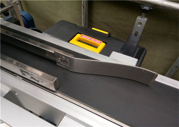 बाटली / किलकिले / कंटेनरसाठी स्वयंचलित शीर्ष लेबलिंग मशीन