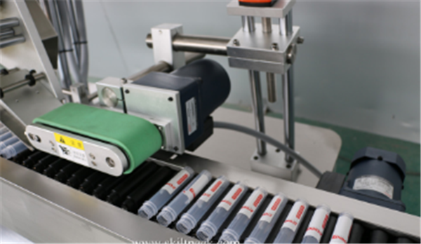 सर्वो मोटर वायल स्टीकर लेबलिंग मशीन स्वयंचलित सिटकर एम्पुल ट्यूब