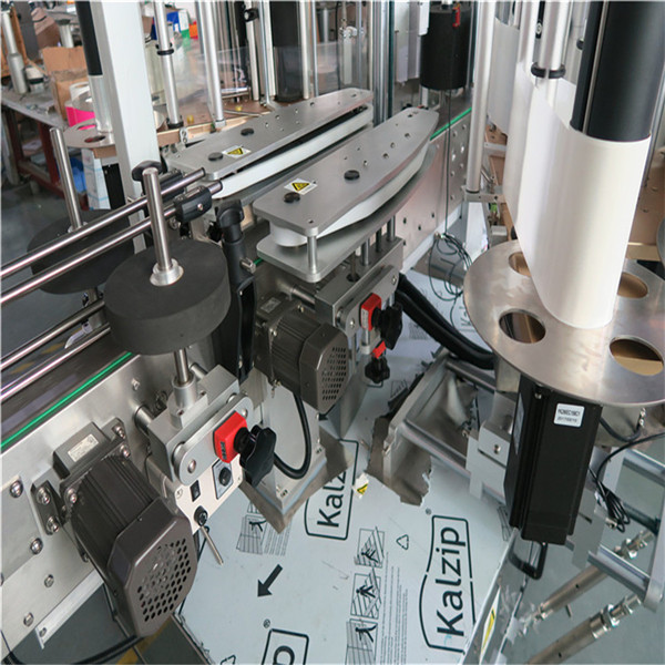 पूर्ण स्वयंचलित स्क्वेअर बाटली लेबलिंग मशीनरी 4000-8000 बी / एच क्षमता