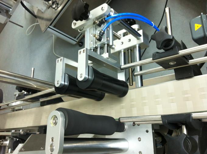 ग्लास बाटली सेल्फ hesडसिव्ह स्टीकर लेबलिंग मशीन, ग्लास जार लेबलिंग मशीन