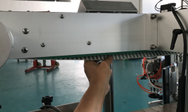 अप-प्रेस यंत्रणा शीर्ष बाटल्या सीई प्रमाणपत्रांसह स्वयंचलित बाटली लेबलर मशीन