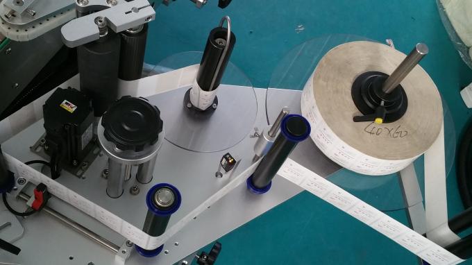 ओव्हल बॅग आणि बाटल्या लेबल स्टिकर Applicप्लिकेटर, लाँग कन्व्हेयरसह सेल्फ Adडझिव्ह लेबल प्रिंटिंग मशीन