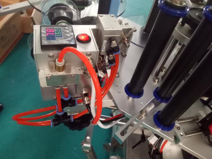 कोडिंग मशीनसह सानुकूलित तीन किंवा डबल साइड स्टिकर लेबलिंग मशीन