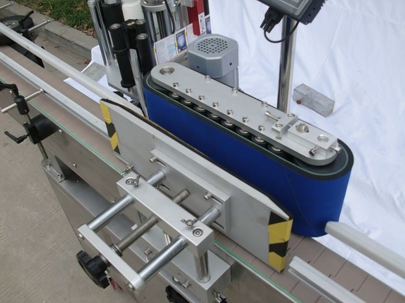 चीन एरोसोल 20-200 पीसी / मिनिट कुपी स्वत: ची चिकटवणारे पुरवठादार साठी स्वयंचलित गोल बाटली लेबलिंग मशीन करू शकते