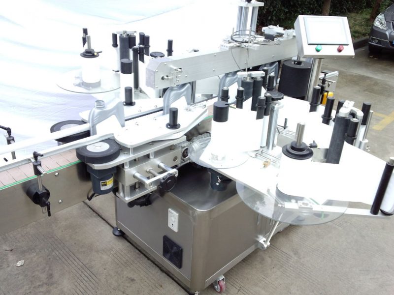 चीन सीई प्रमाणपत्र स्वयंचलित बाटली लेबलिंग उपकरणे ग्लास बाटली डबल साइड स्टिकर पुरवठादार