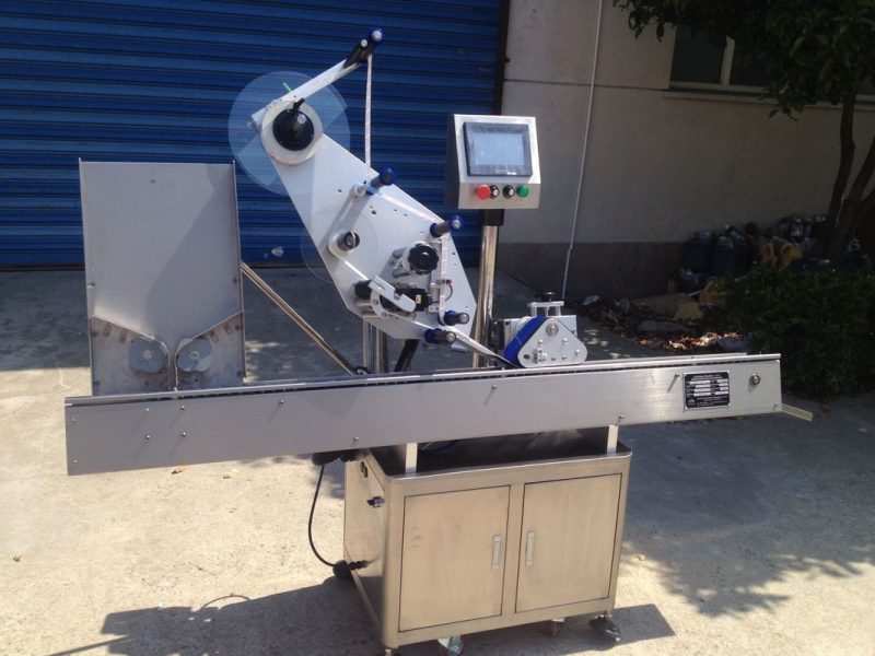 लहान पेनिसिलिन बाटली लेबल स्टिकर सप्लायरसाठी चीन सानुकूलित स्वयंचलित शीशी लेबलिंग मशीन