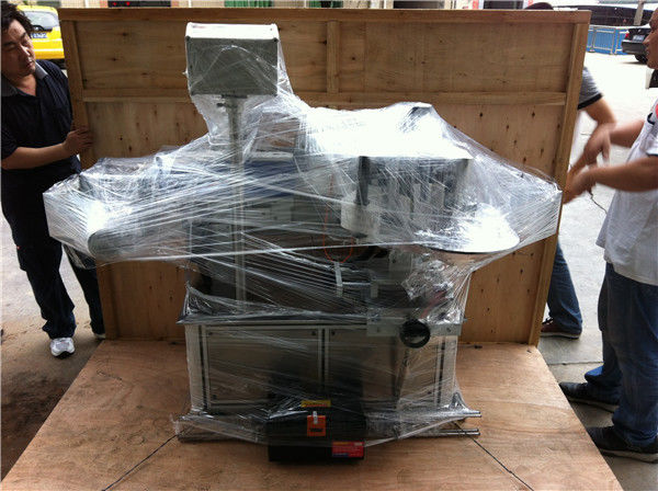 पेय उद्योगासाठी फळ / भाजीपाला रस गोल बाटली स्टिकर लेबलिंग मशीन