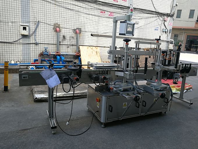 थ्री लेबले सेल्फ hesडसिव्ह लेबलिंग मशीन 110 व् / 380 व्ही व्होल्टेज